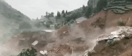 7月6日,湖南省石门县突发山体滑坡,造成5栋民房坍塌,所幸无人员伤亡.