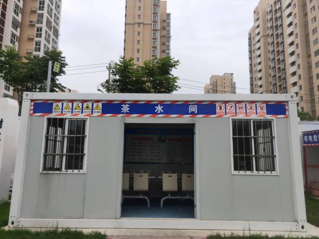 三公司项目配备茶水间,凉亭,冷饮机等防暑设施▲南昌公司项目为职工