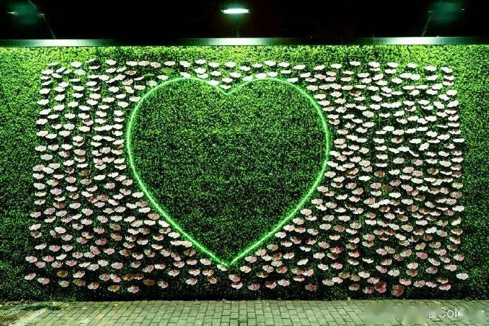 品牌线下生日应援打卡小汇总 王一博主题店和超大花墙在等你