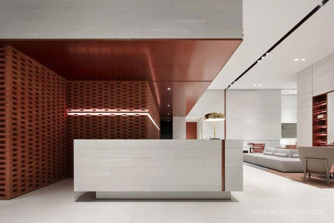 dia丹健国际 | 红墙映雪