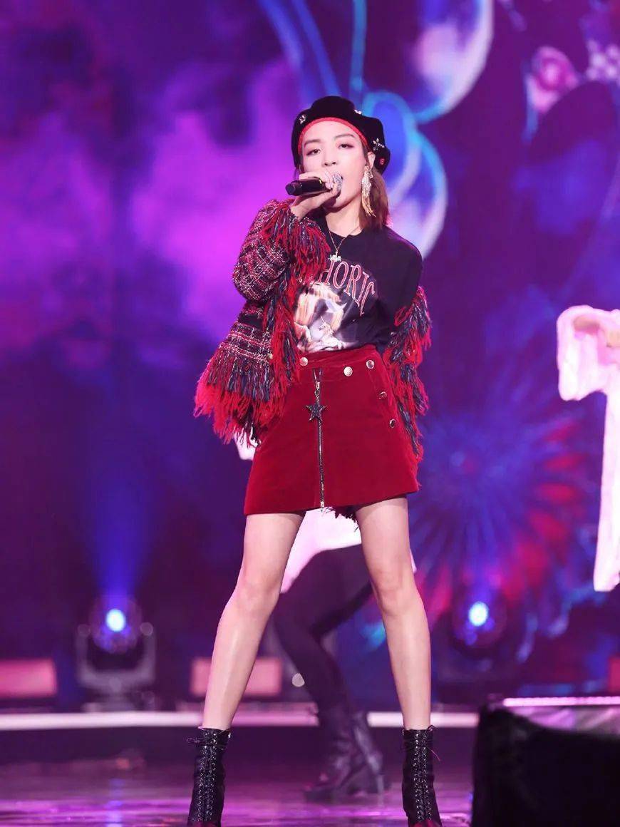 潮流丨女rappervava与孩子王官宣恋情甜蜜晒照男友系为说唱新星