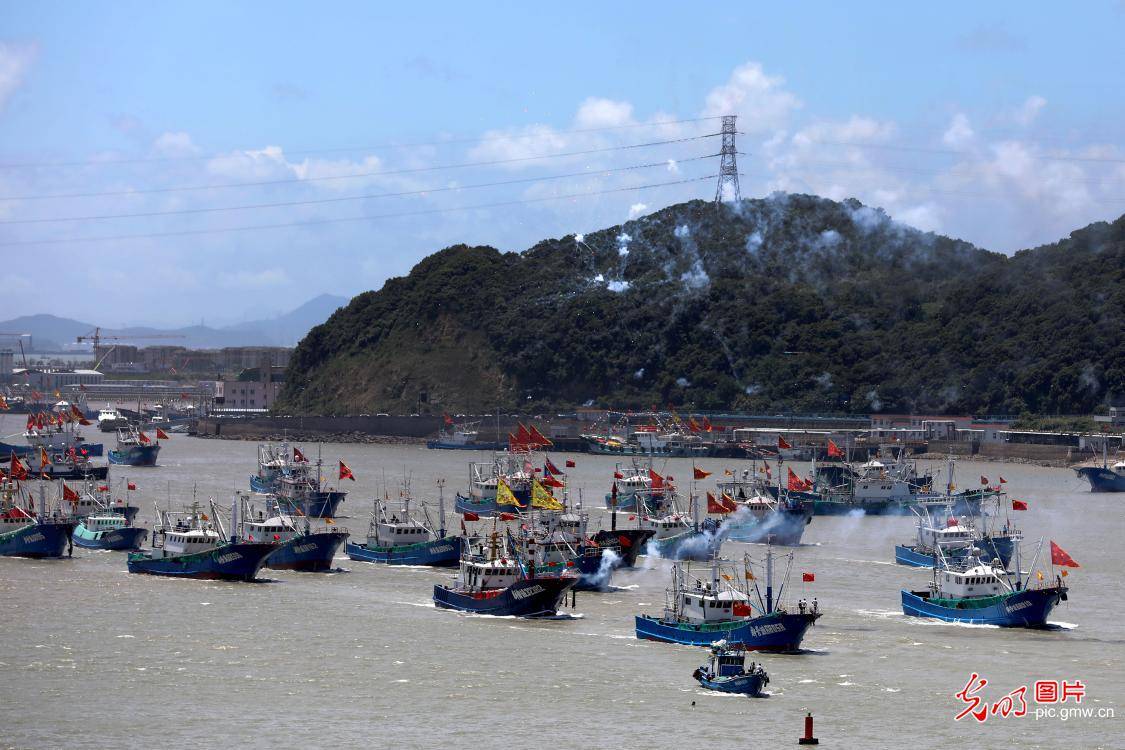 浙江舟山:千舟竞发赴渔场