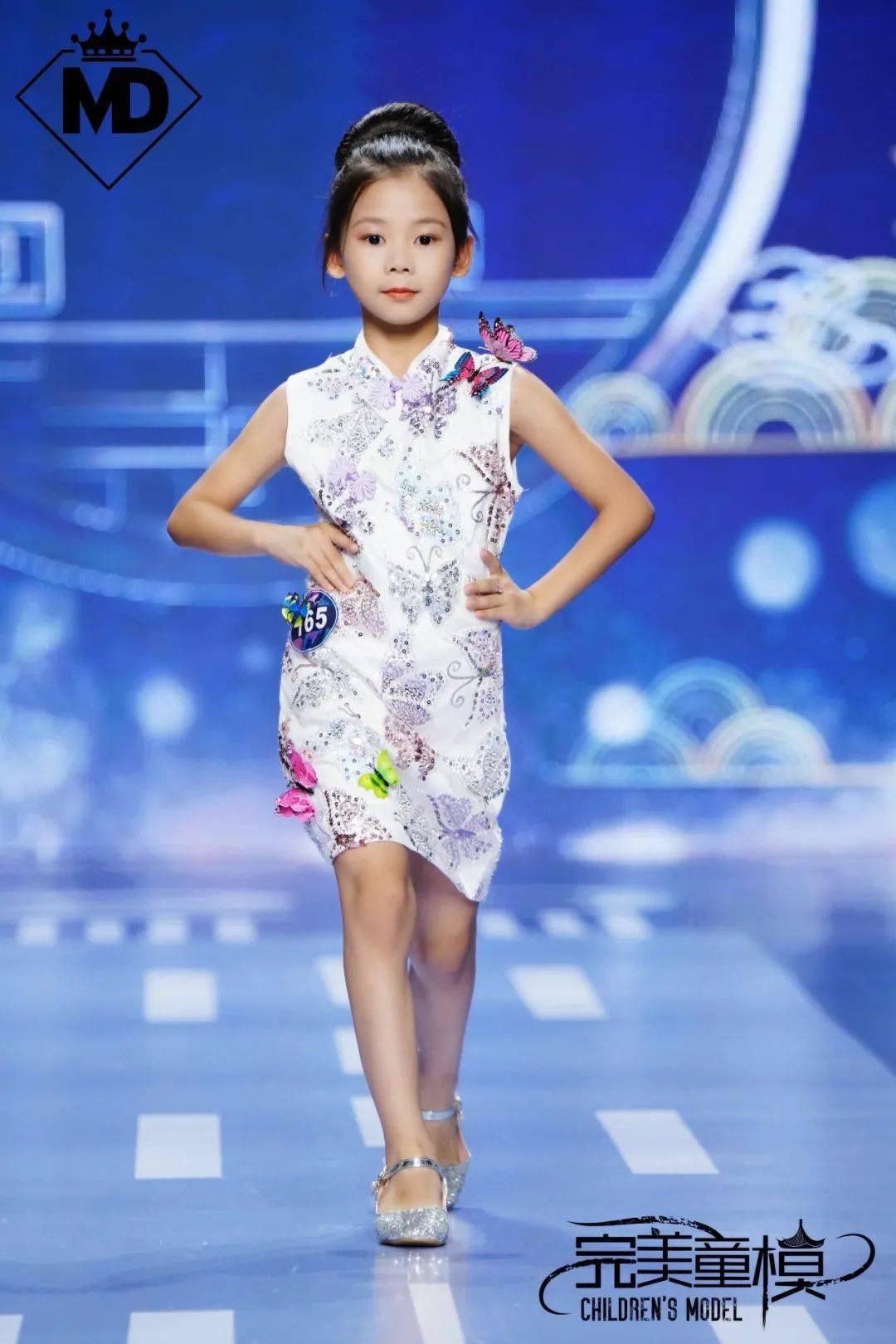 舰舞艺校选手们身着靓丽服装主题装优秀童模合作机构舰舞艺校黄星怡