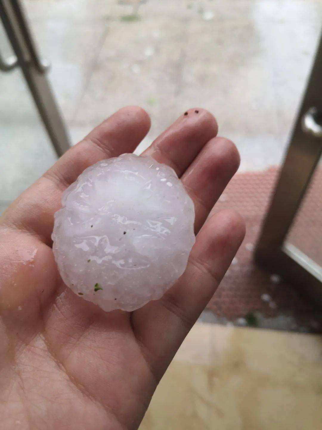 內蒙古一地現冰雹天氣