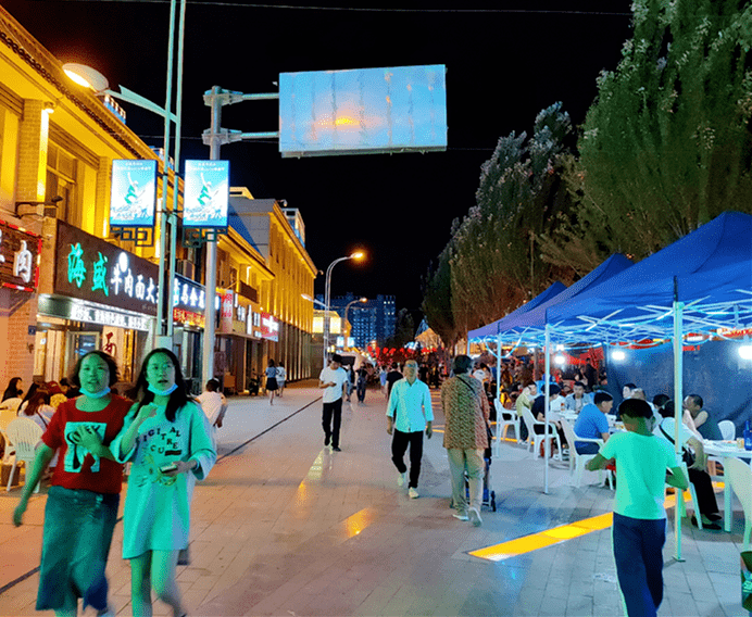 璀璨灯火点亮格尔木"夜经济"_夜市