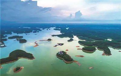 碧玉水泊南国星岛湖位于合浦县西北部24公里处的洪潮江水库,距离