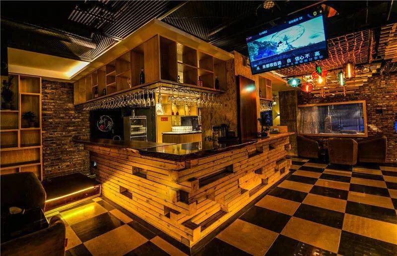 蓝调酒吧全场酒类价格下调到噢买噶买它船新的版本烧烤搭配无敌组合