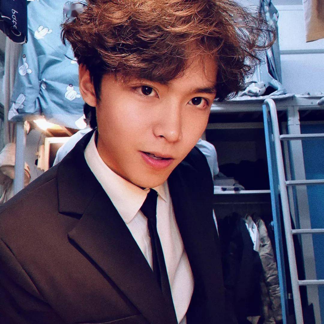 有的人明明是"皇冠"段位却自称"盒子精"_黄宗凡