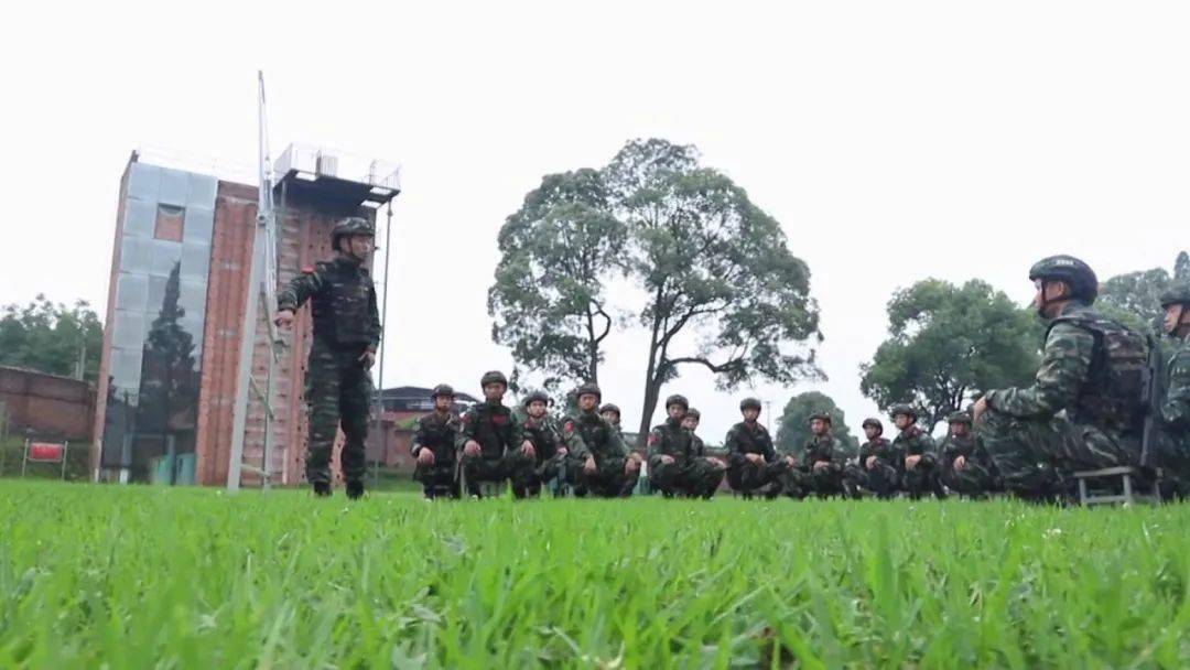 "三弹一孔"是甘文涛自创的提高射手射击稳定性和精