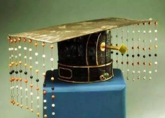 最后给大家介绍的是秦始皇的王冠.