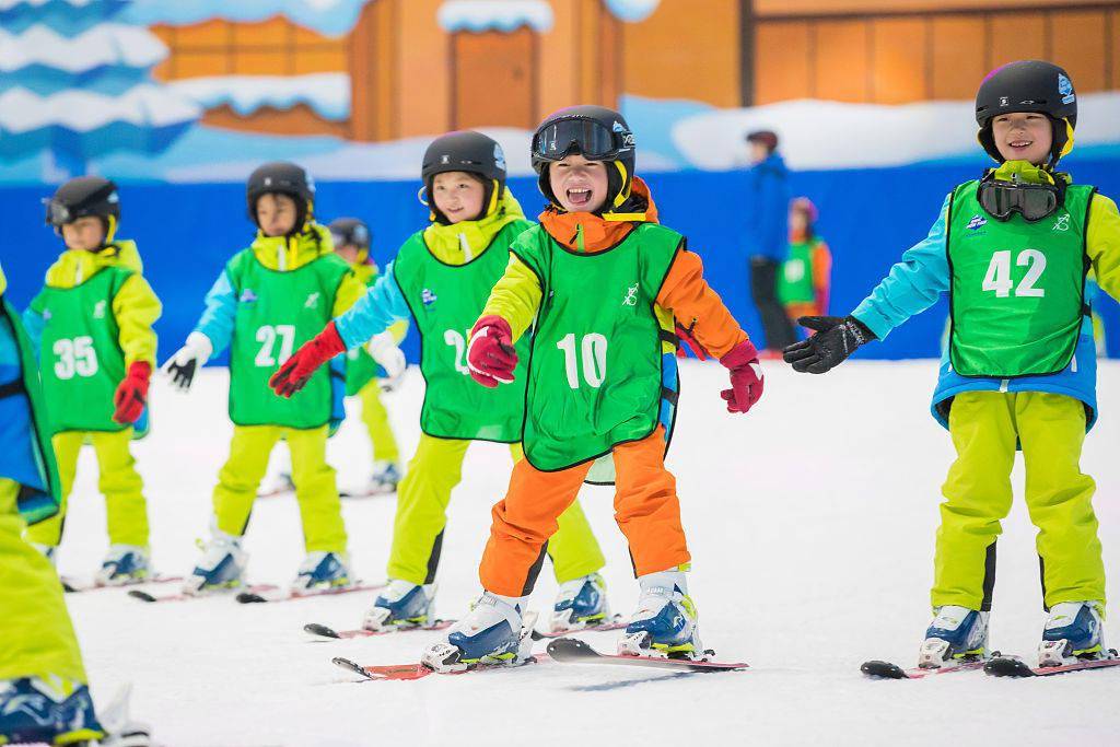 重庆:山城夏日"冰雪"热