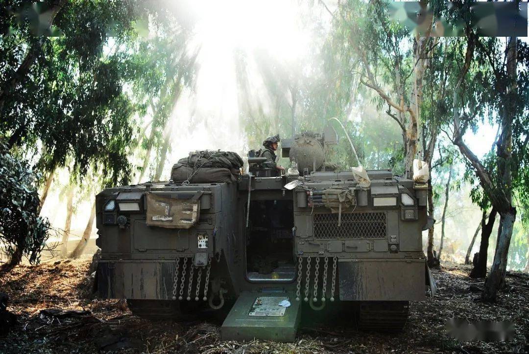 梅卡瓦的再利用:以色列陆军格兰旅"namer雌虎"装甲车进行训练