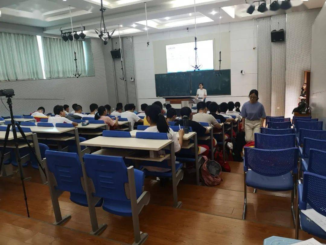 贵阳一中举行2020年暑期化学竞赛培训
