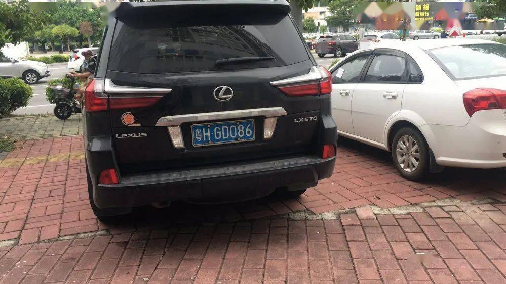 车牌为粤h的司机请立刻开走你台车