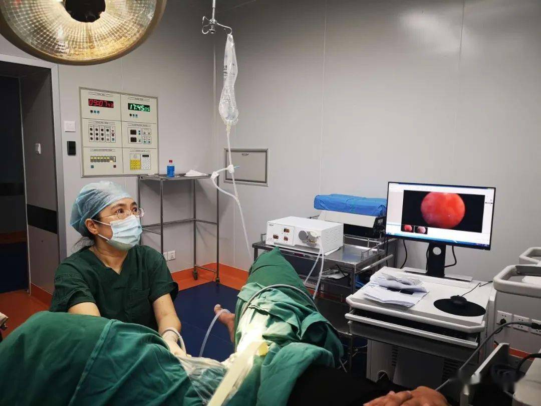 宫腔镜技术是将光学,电子,视频等高科技手段与临床诊治相结合的产物