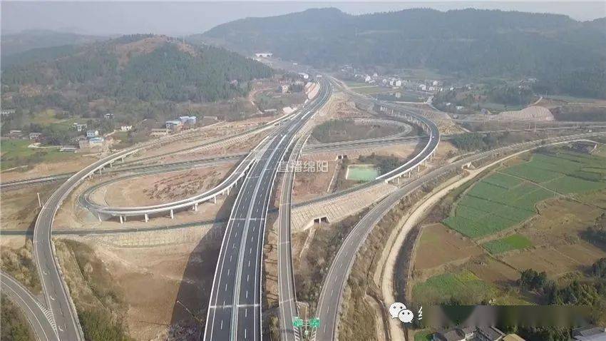 高速公路,绵三,绵盐2条快速通道,成南,九遂2条省道干线公路"为主骨架