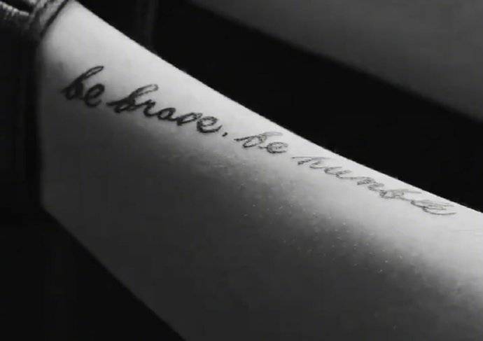 延续《city lights》,伯贤新曲出镜视频再现sense纹身!