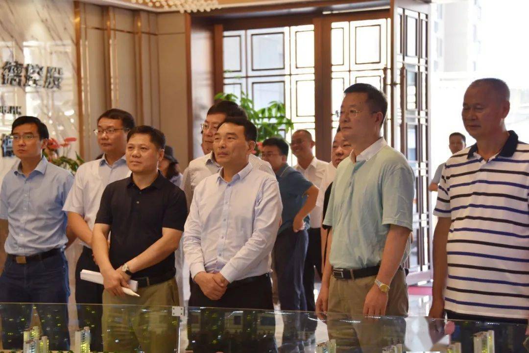 县委办主任万耀华,莲塘镇党委书记肖志勇,莲塘镇镇长肖巍,莲塘镇党委