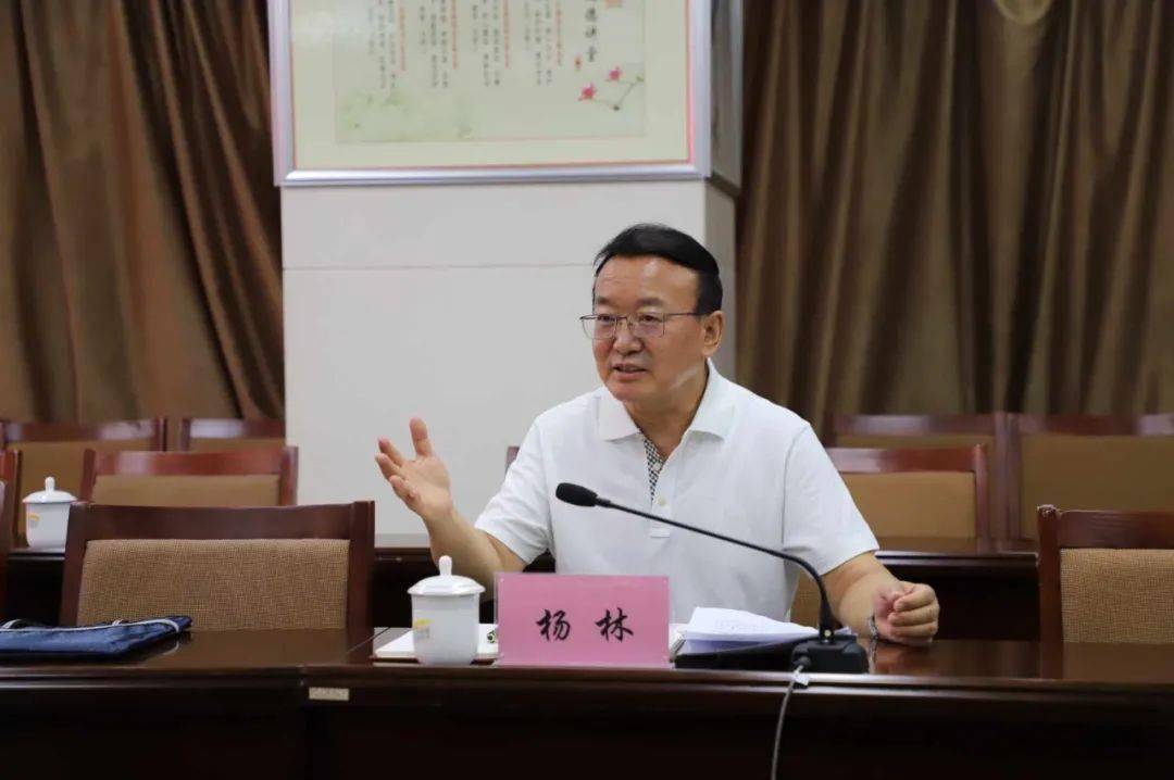 杨林副局长到自治区标准化院和建材院调研