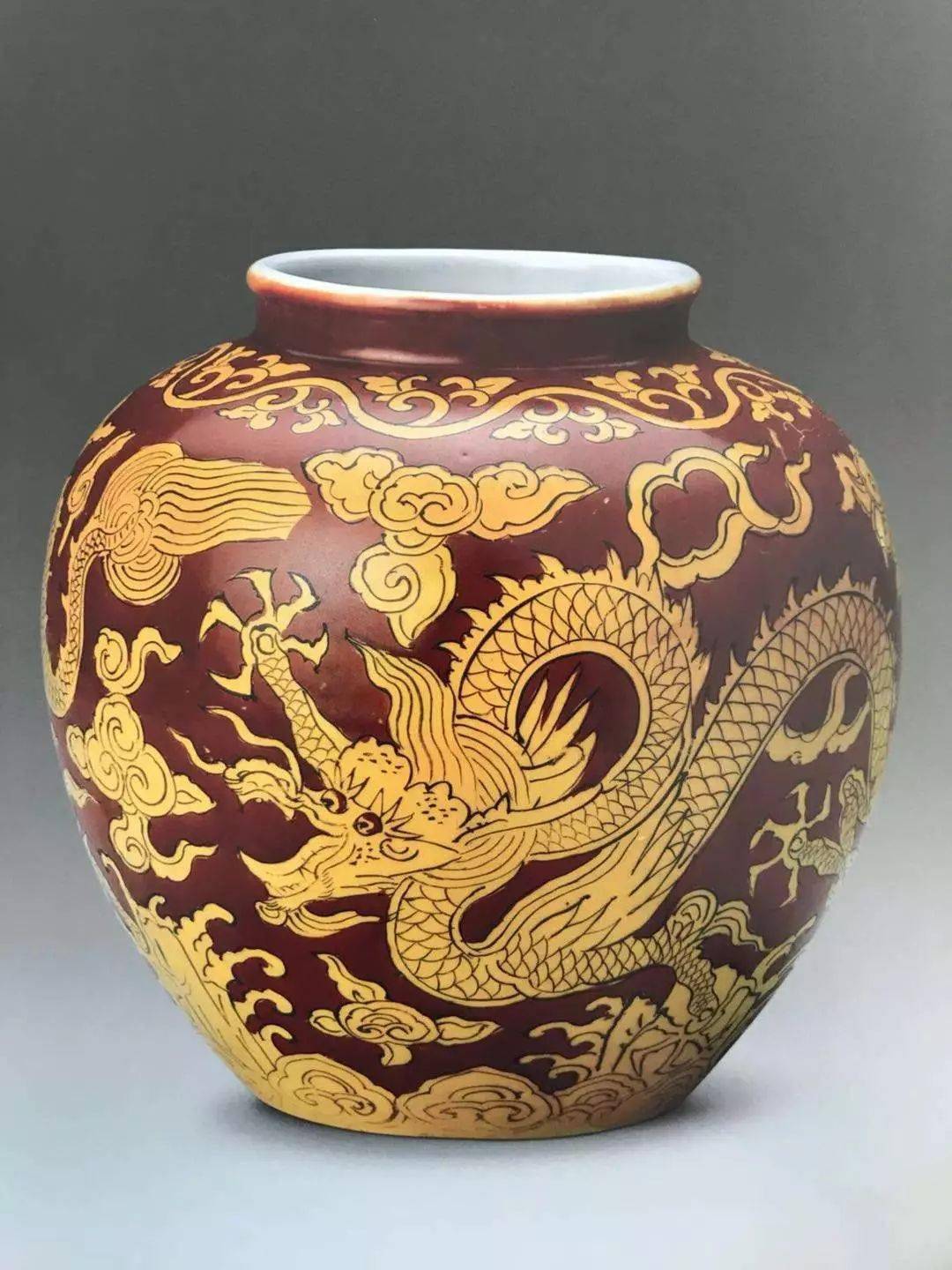 颜色系少为人知的低温矾红釉