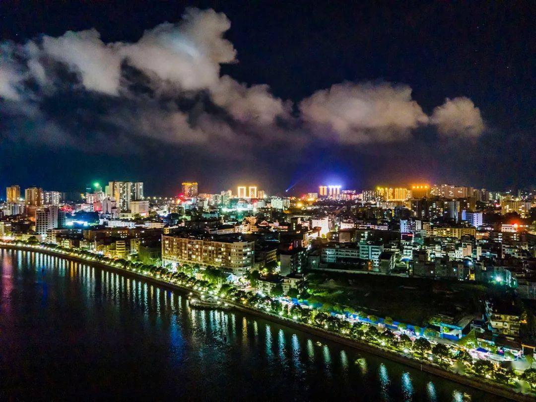 阳春的夜景这么美突然之间有点思春了