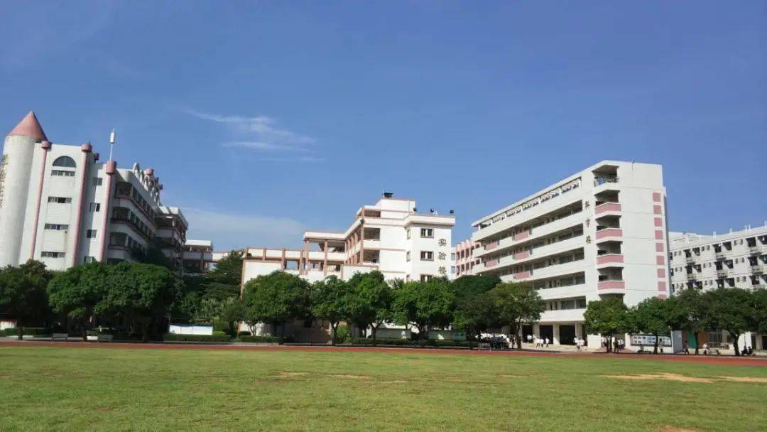 罗村一中校风:求实开拓 文明团结