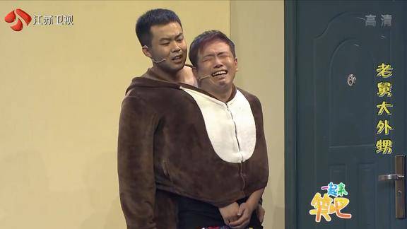 小品大潘和佳佳完美演绎了一出什么叫不是一家人不进一家门