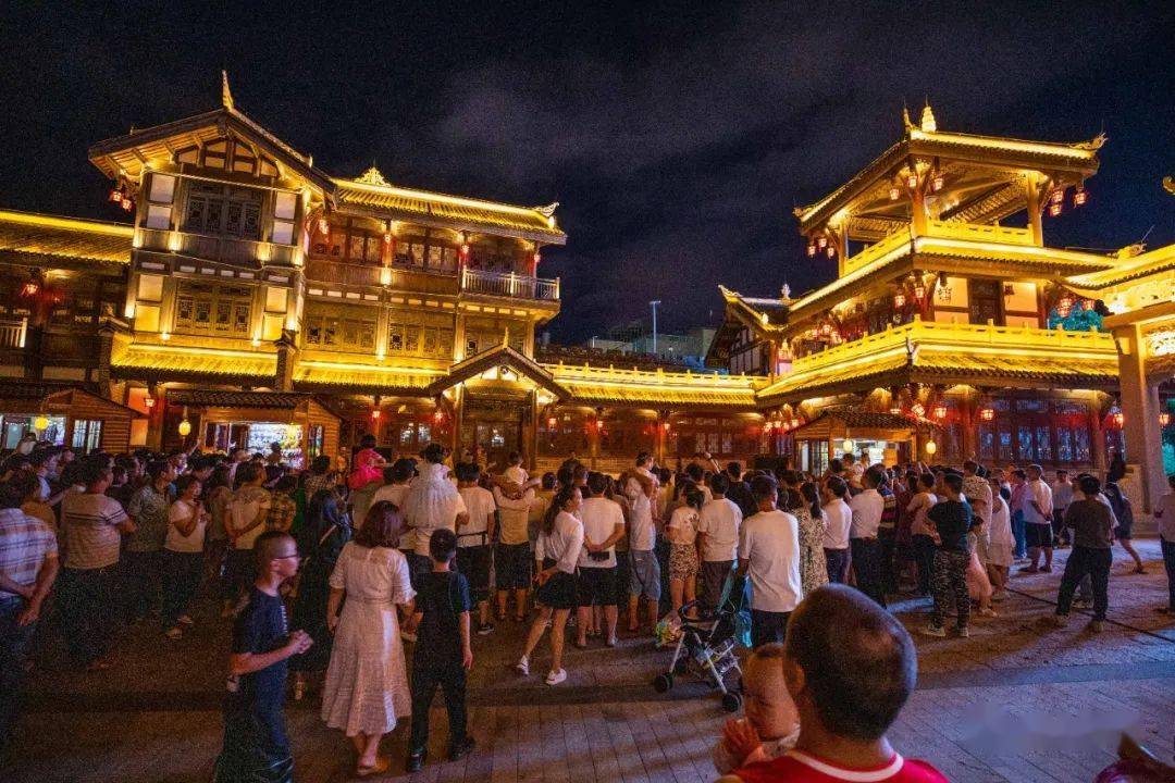 一夜之间一条风情街燃亮毕节夜市