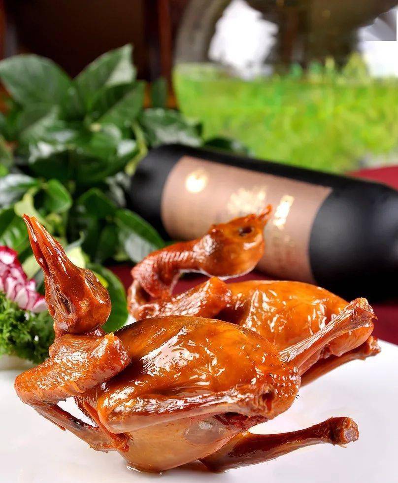 脆皮乳鸽,9.9元吃