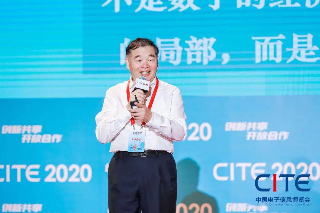 深圳市长陈如桂在致辞中指出:目前,深圳电子信息产业总规模已达到全国