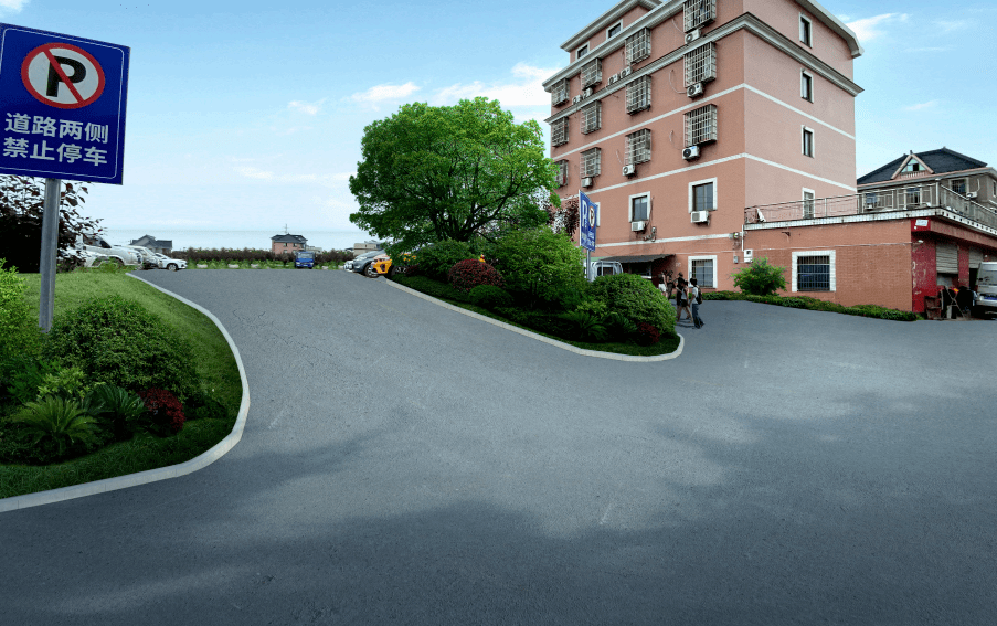 道路安全二桥村将结合现状,对全村破损道路进行修复,提升绿化并增加