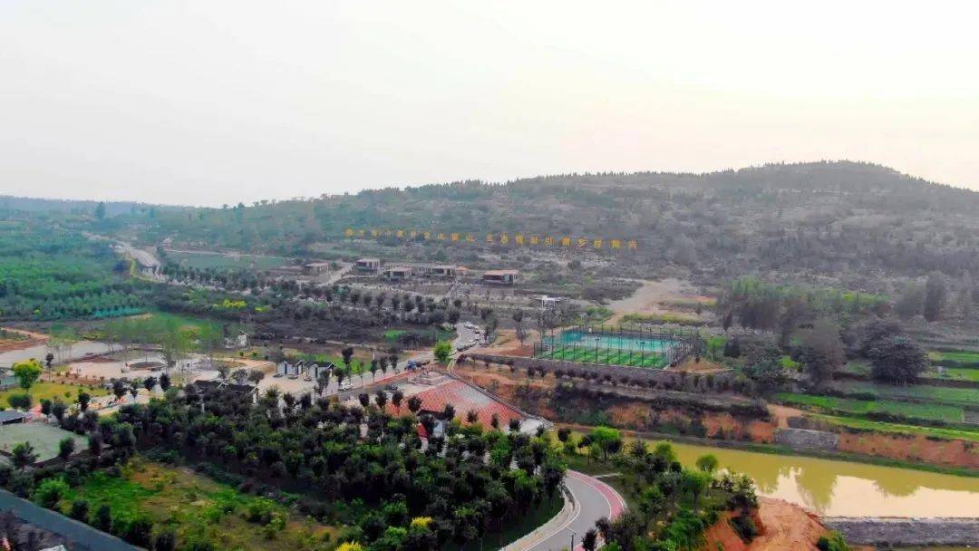 富山户外拓展基地b区等文旅项目已初具规模,开园迎宾,突出展现了嘉祥