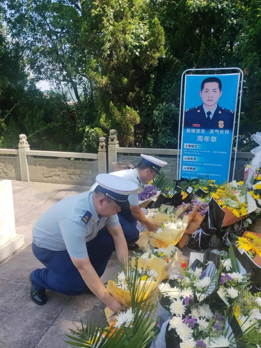 人民不会忘记一个人感动一座城吕挺烈士牺牲一周年祭