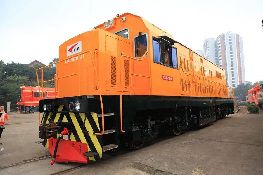 和谐家庭添新成员hxn6内燃机车获准生证