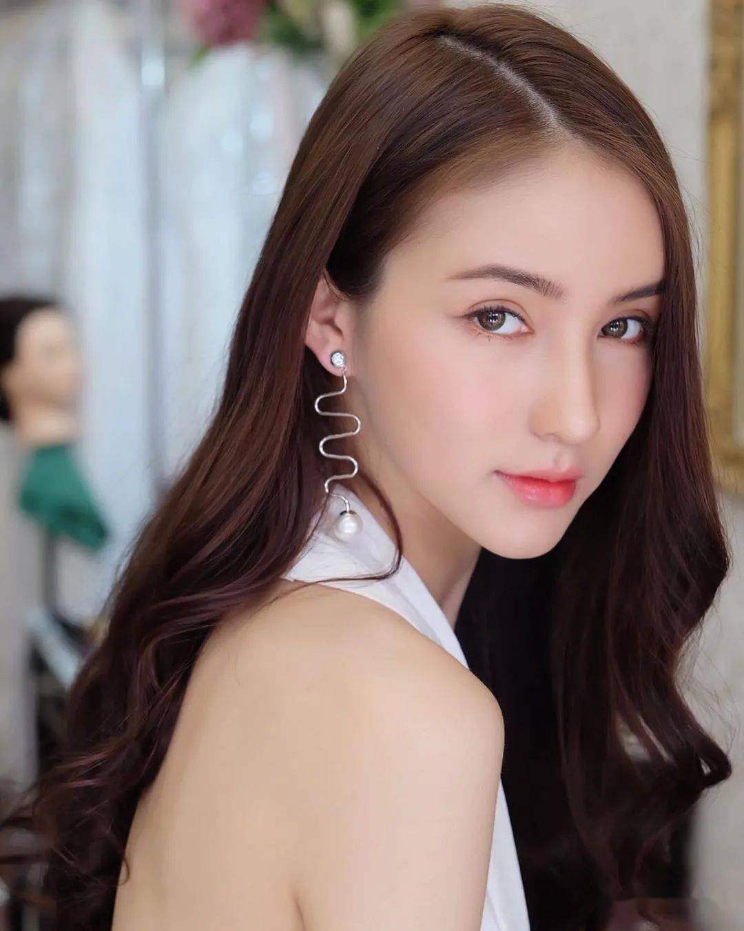 泰国angelababy最美跨性别者给父母买别墅终于圆儿时梦想