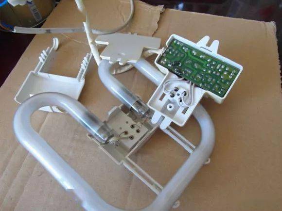 钨丝没烧坏的节能灯只要把电路上坏的零件更换,就可以了,不算麻烦,但