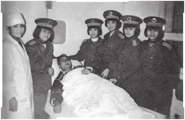 他写完《平凡的世界》后悲惨离世:被妻子和兄弟抛弃,女儿才13岁_路遥