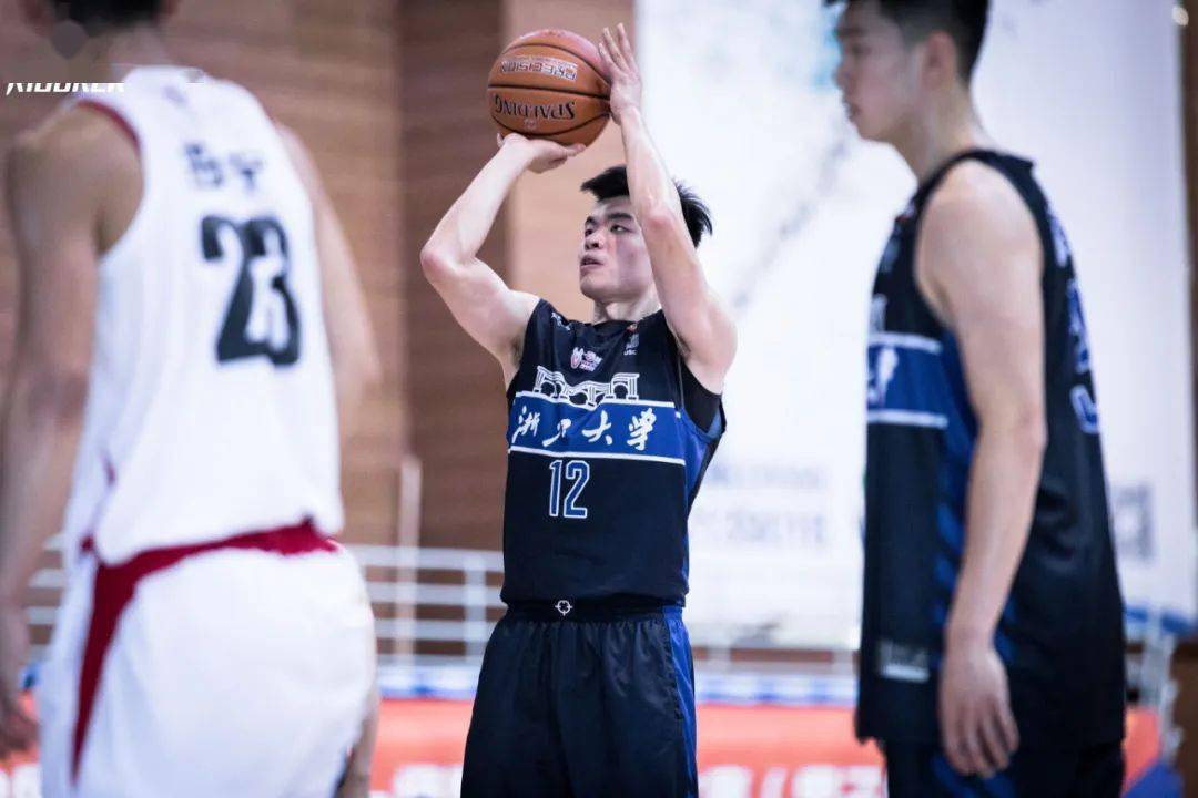 张嘉源12分孙航12分,何昊天12分曹松18分,伊昴铠13分最终吞下第二败但