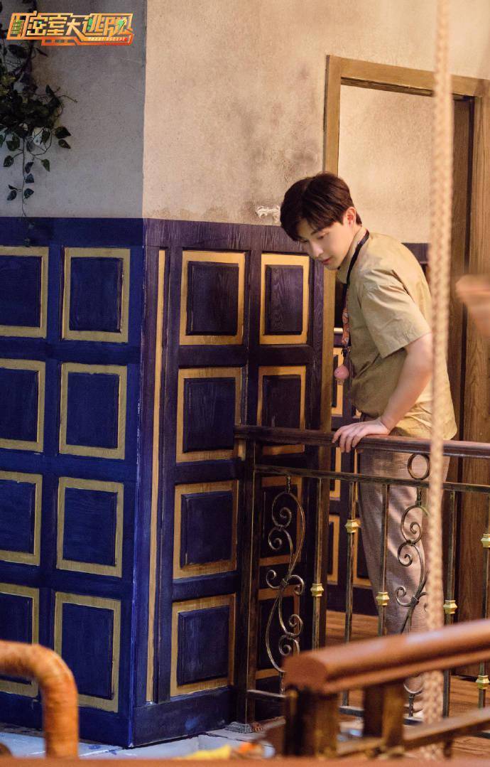 邓伦密室大逃脱剧照公开和邓伦一起唤醒尘封的记忆