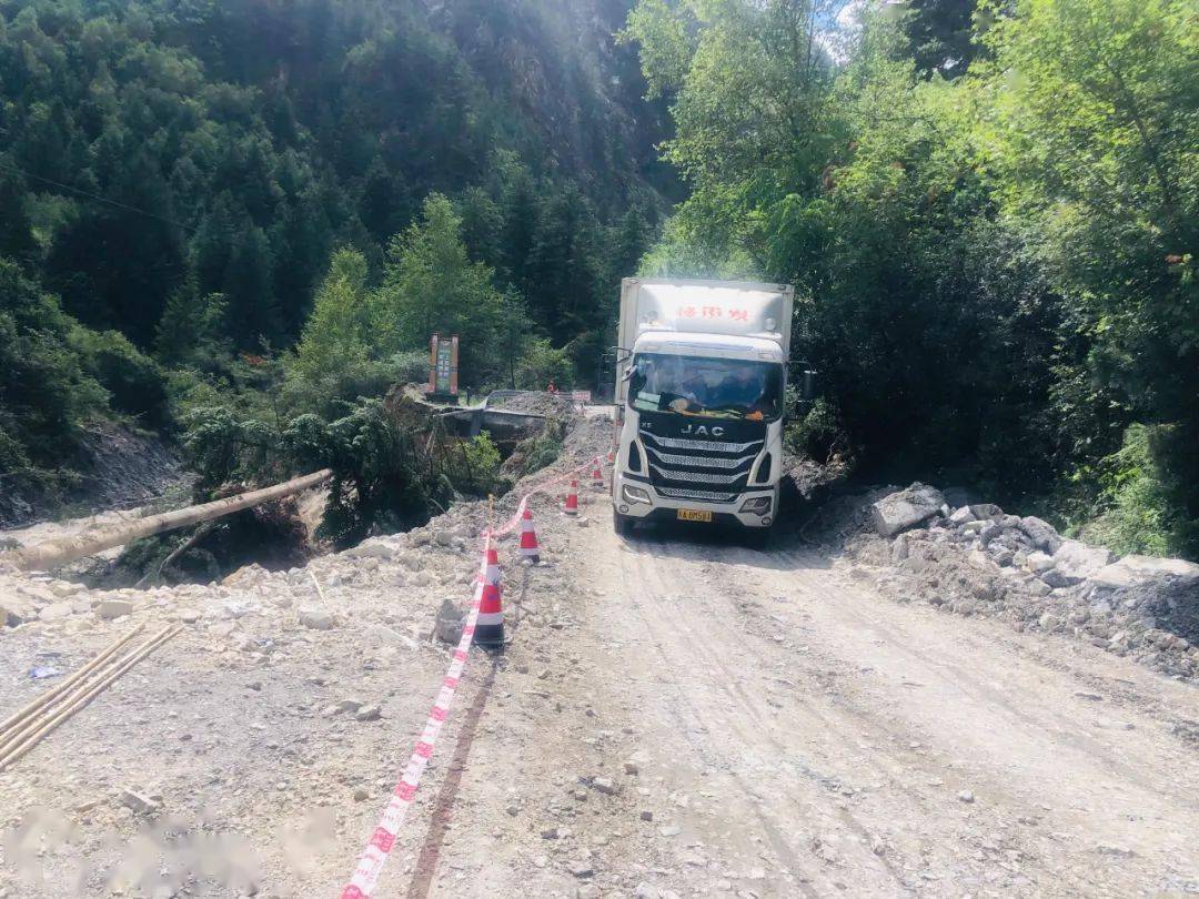 记者从相关部门获悉,经过交通,公路等部门彻夜抢险,国道g544线k66 150