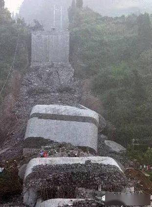 凤凰沱江大桥重大坍塌事故分析必须引以为戒