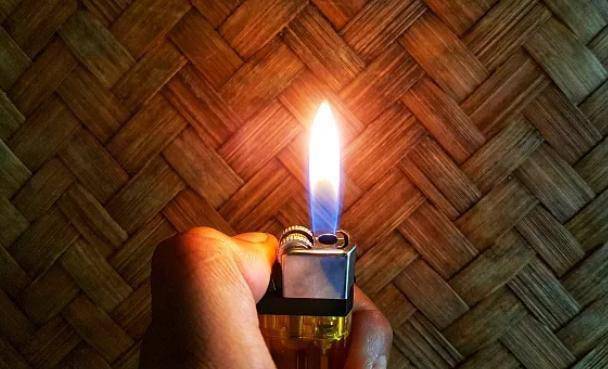 被刑拘!夫妻吵架,导致20多名邻居被困火场