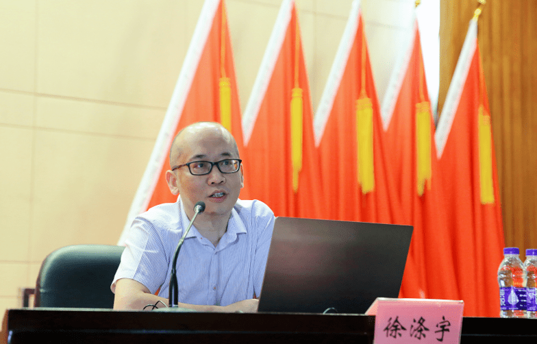 讲课中,徐涤宇教授从"民法典是什么,民法典的中国特色,民法典的零存整