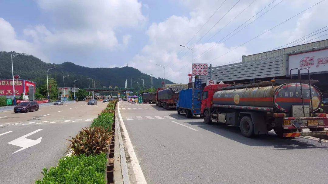 代表委员热切关注广昆高速云浮东出入口扩建工程