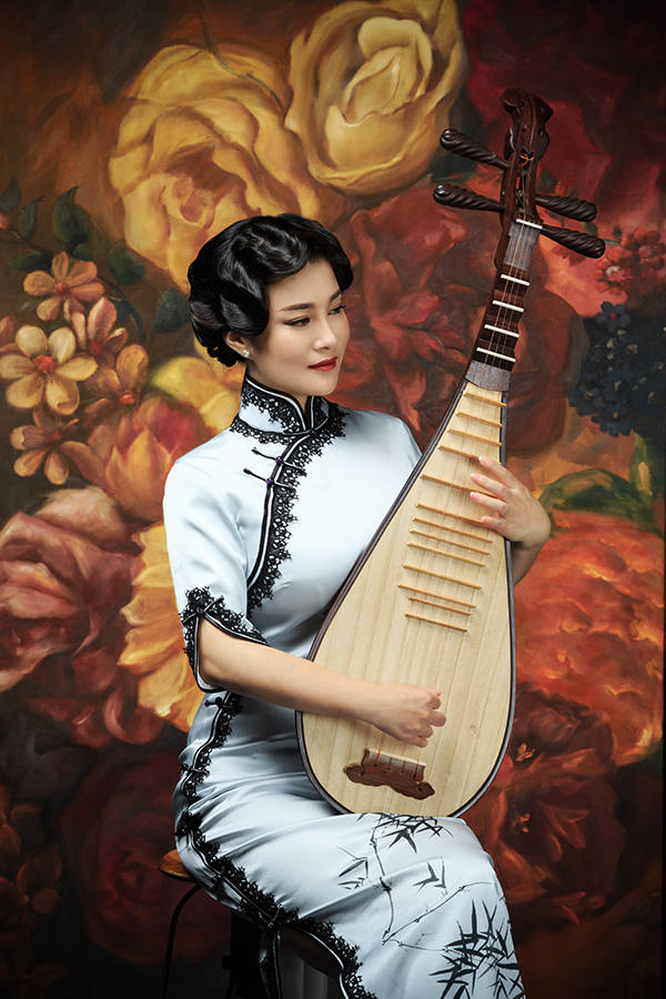 抱着吉他唱评弹一路乘风破浪的陆锦花这次要破圈