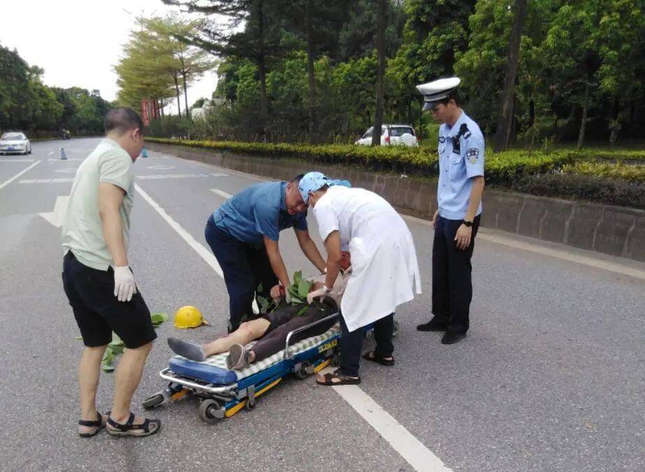 阳春一口发生交通事故,一名男性伤者横卧公路中间