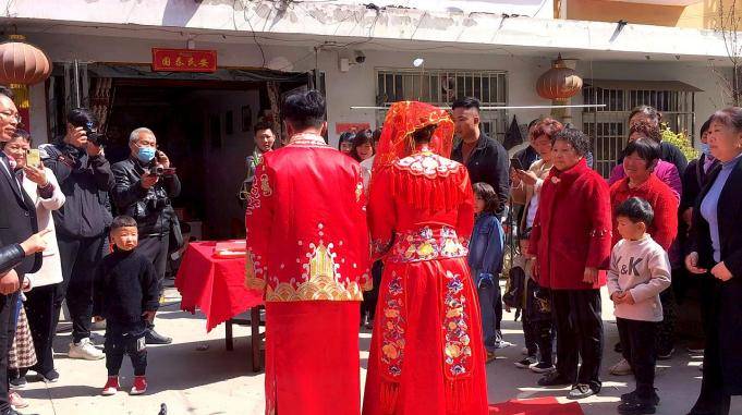 实拍河南农村姑娘结婚唢呐迎亲好热闹