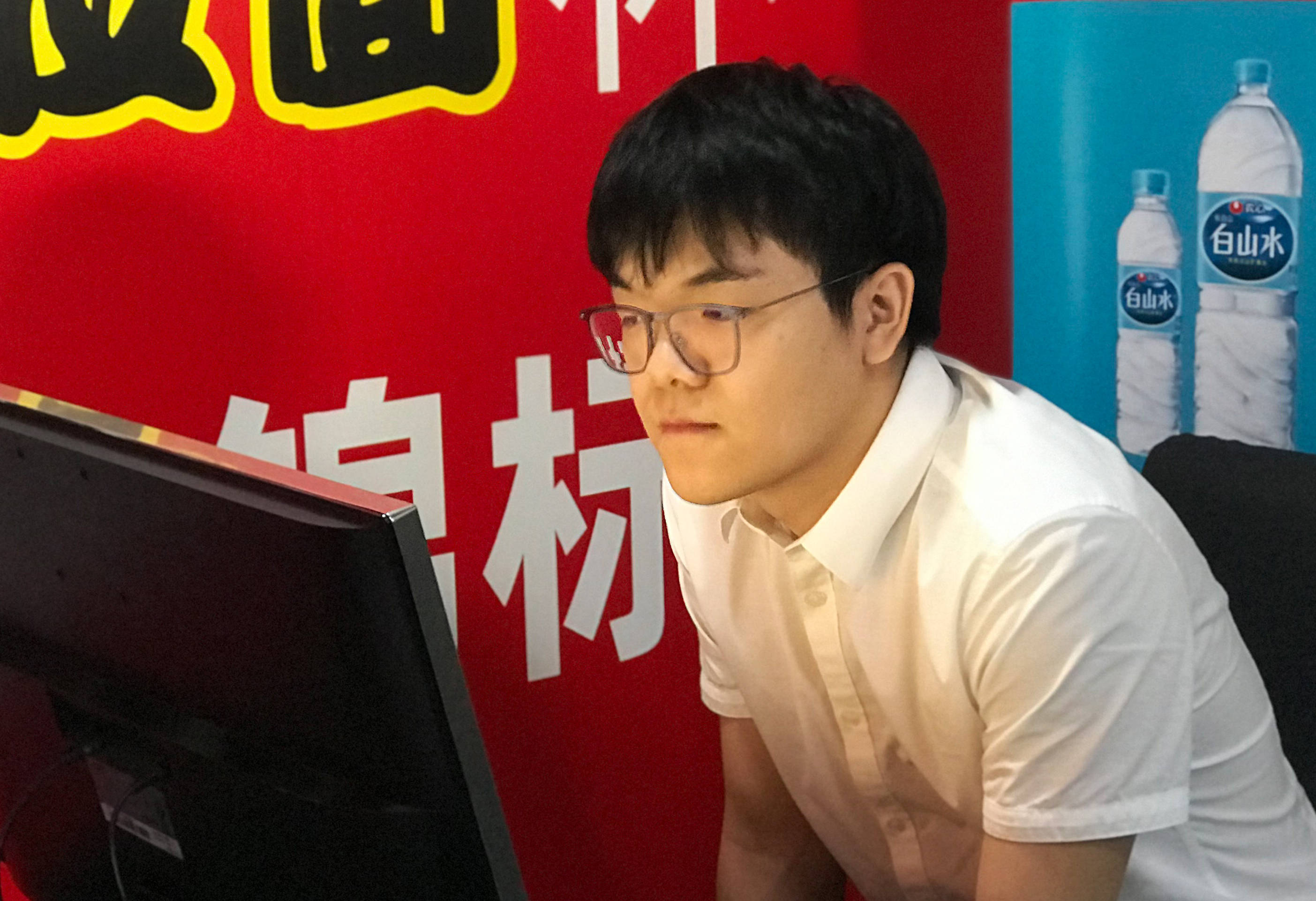 围棋—柯洁半目胜朴廷桓 中国队第八次称雄农心杯