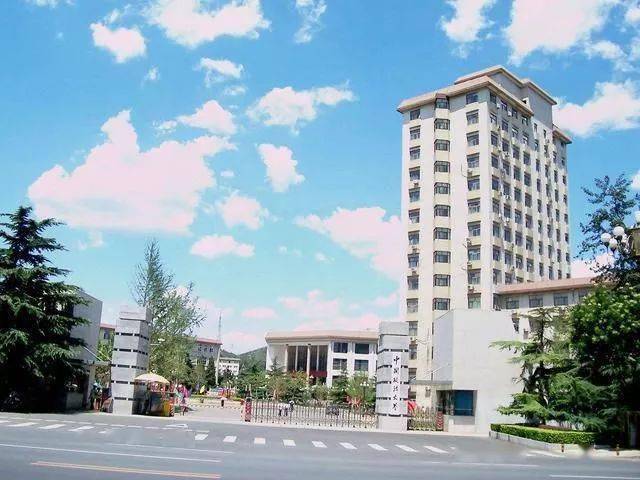 中国政法大学奖,助学金较多.