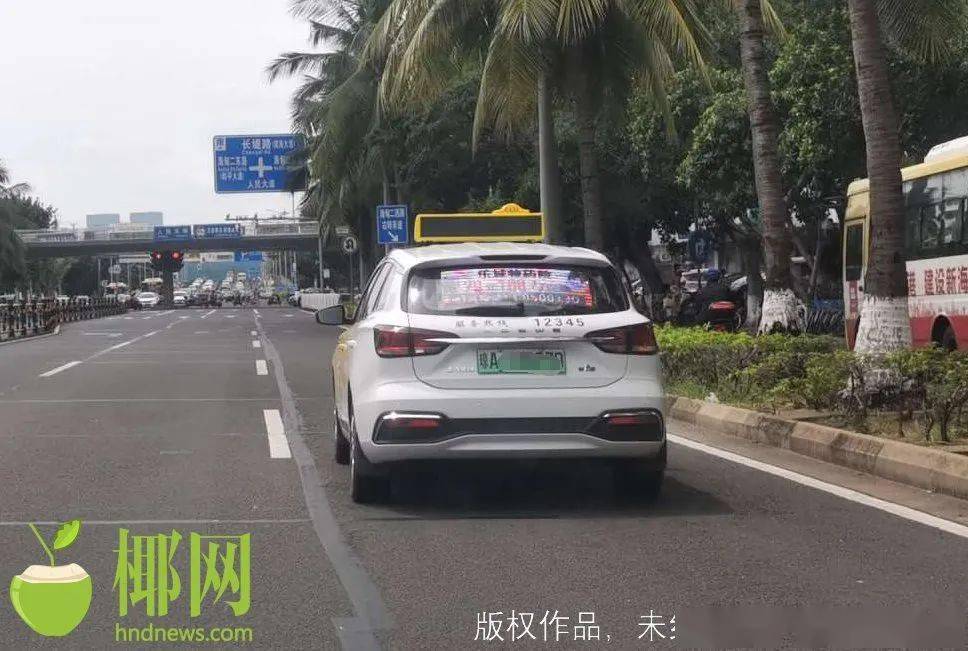 而在这种情形下,陈师傅觉得在出租车后窗led屏投放广告,有些不近人情.